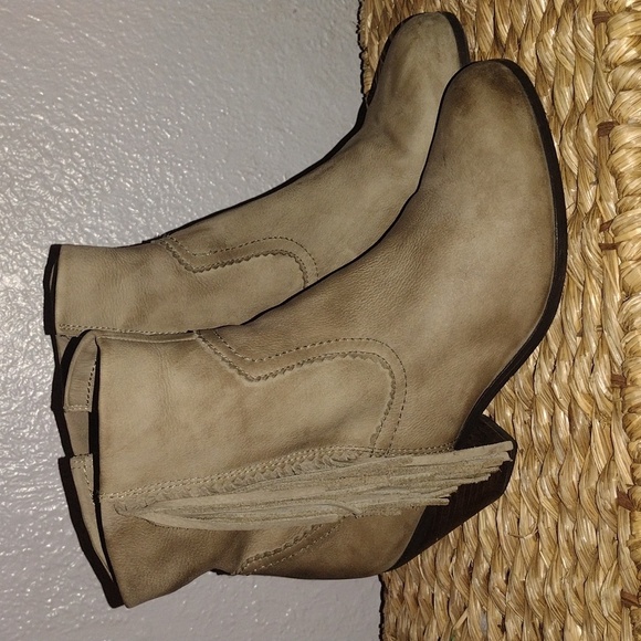 Tan/Gray Sam Edelman Louie Fringe Ankle Booties 9 - Picture 2 of 7